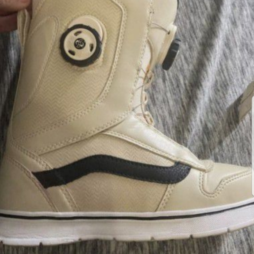 Vans Women's Cream and Black Snowboard Boots
